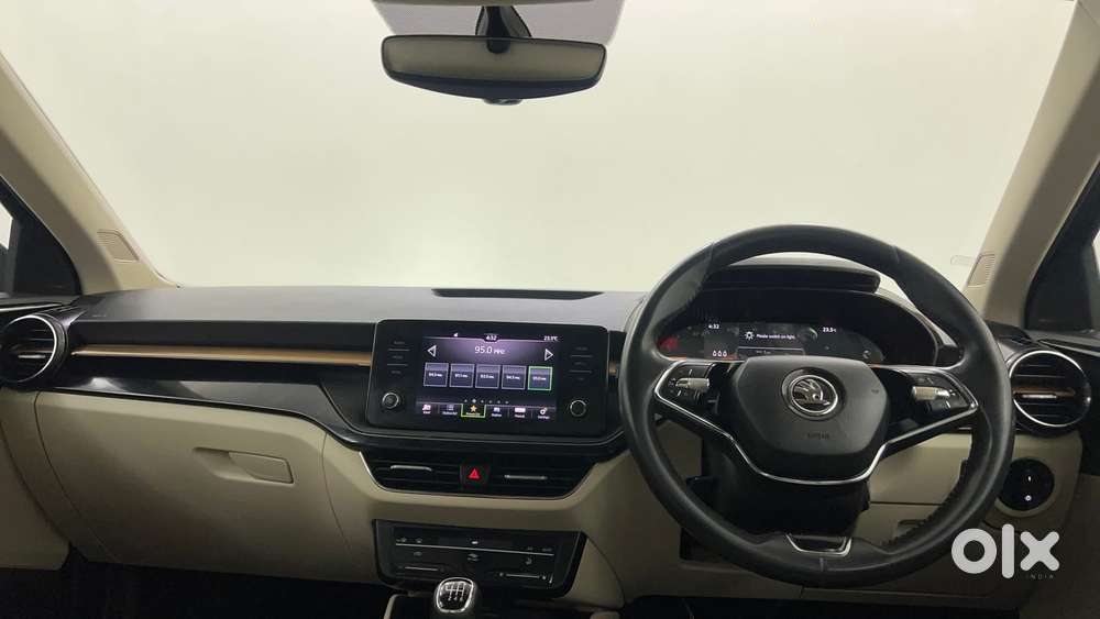 Skoda Slavia Style 1.0l Tsi Mt, 2023, Petrol