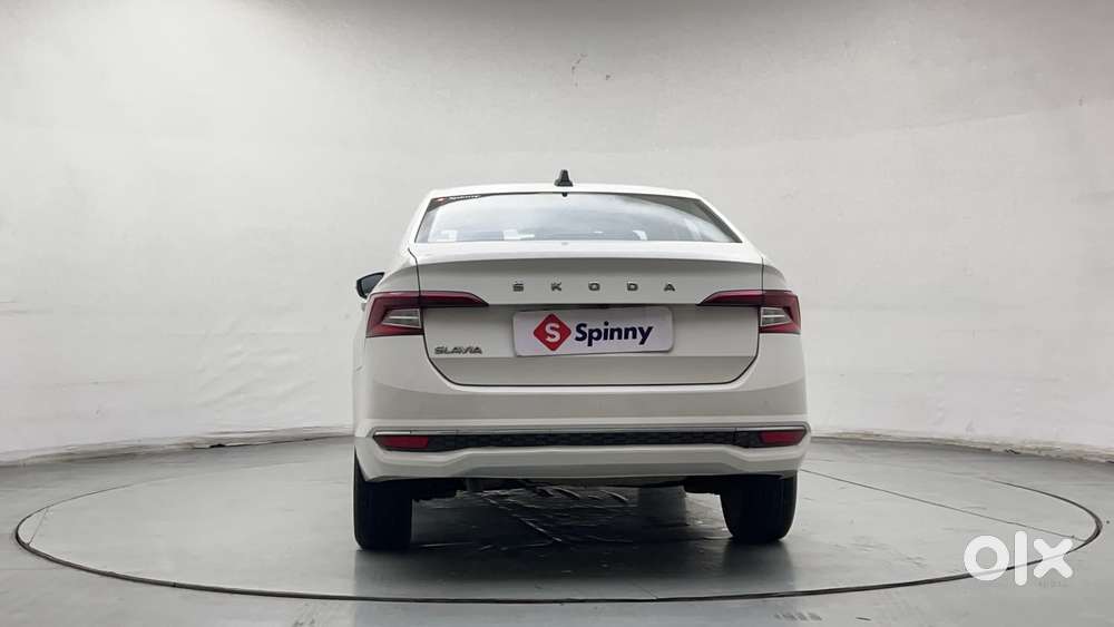 Skoda Slavia Style 1.0l Tsi At, 2022, Petrol