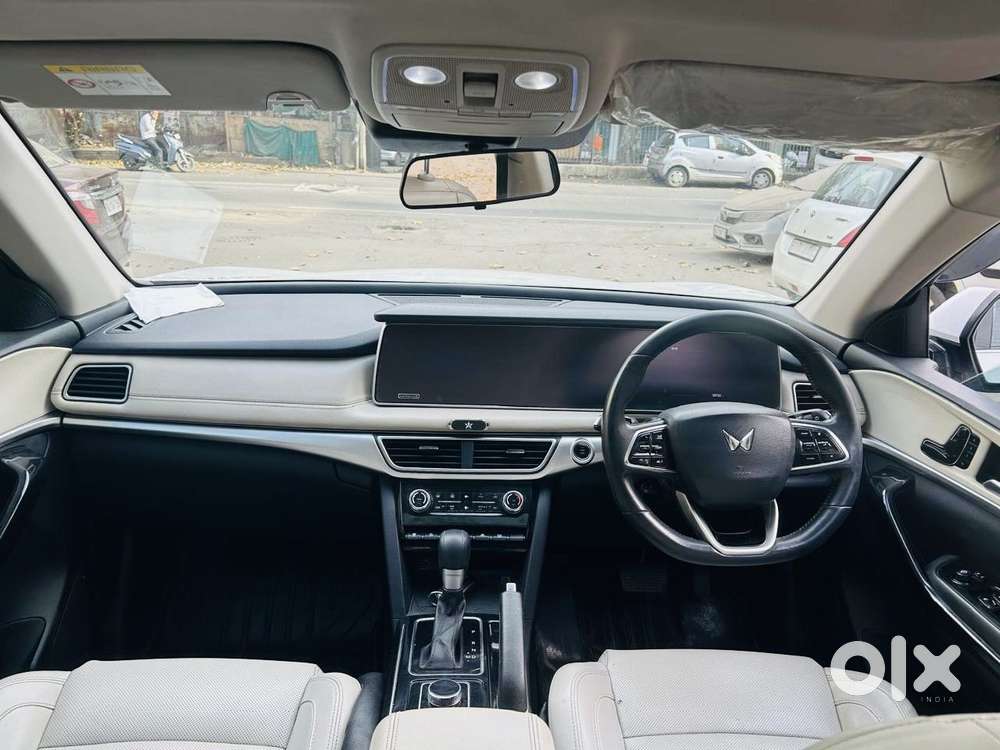 Mahindra Xuv700 2.0 Ax 7 Petrol At Str, 2021, Petrol