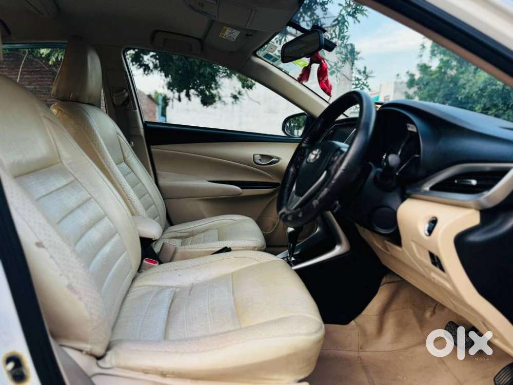 Toyota Yaris V Cvt, 2018, Petrol