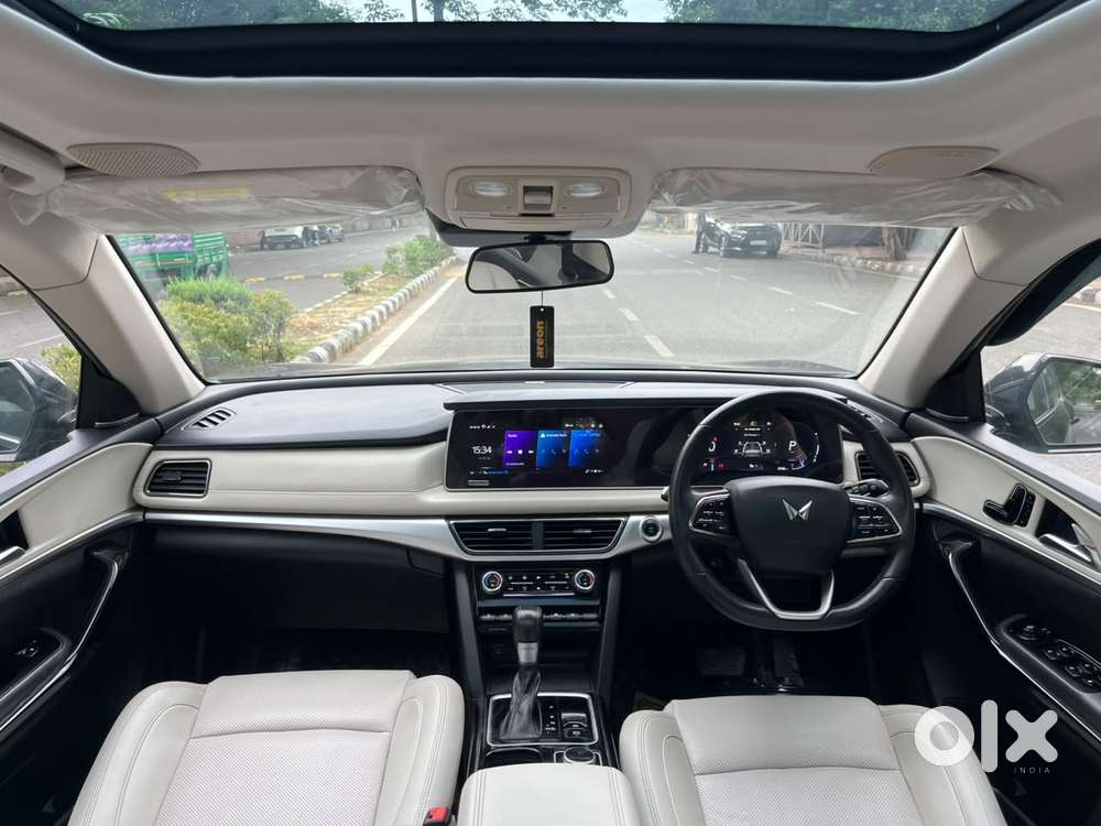 Mahindra Xuv700 2.0 Ax 7 Petrol At Luxury Pack Str, 2024, Petrol