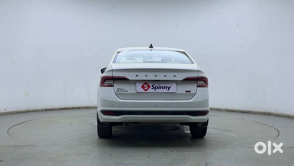 Skoda Slavia Ambition 1.0l Tsi At, 2022, Petrol