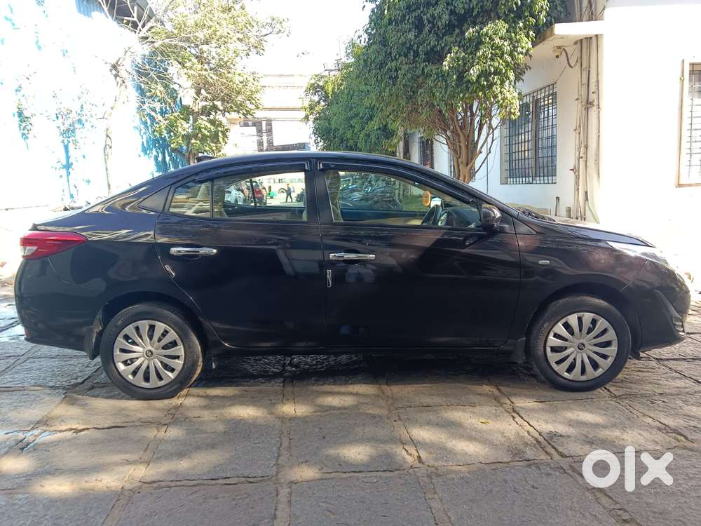 Toyota Yaris J Cvt, 2018, Petrol