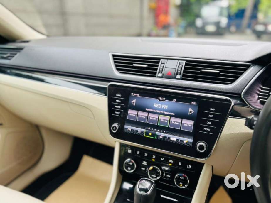 Skoda Superb 2.0 Tsi At L&k, 2022, Petrol