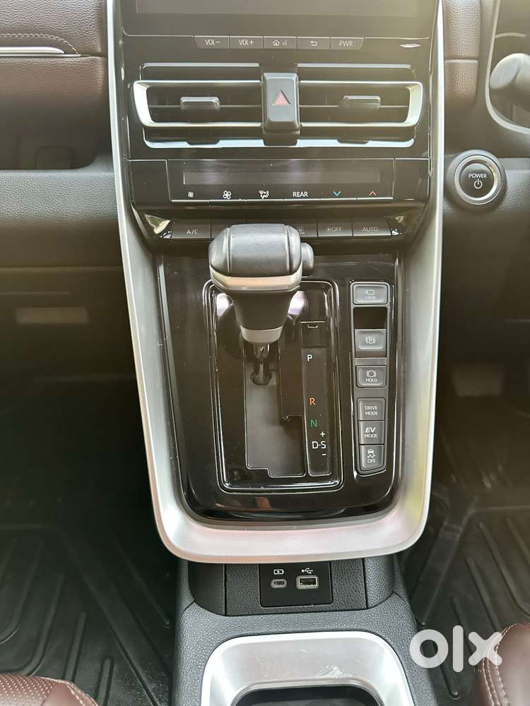 Toyota Innova Hycross 2.0 Vx (o) Hybrid 7 Str, 2024, Petrol