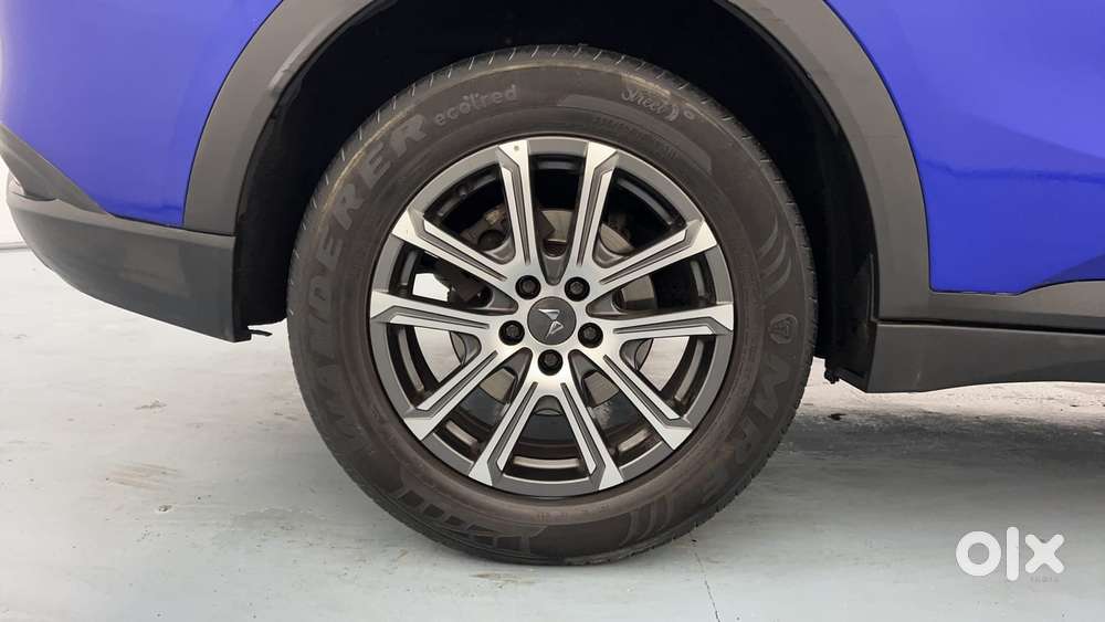 Mahindra Xuv700 2.0 Ax 7 Petrol At Luxury Pack Str, 2021, Petrol