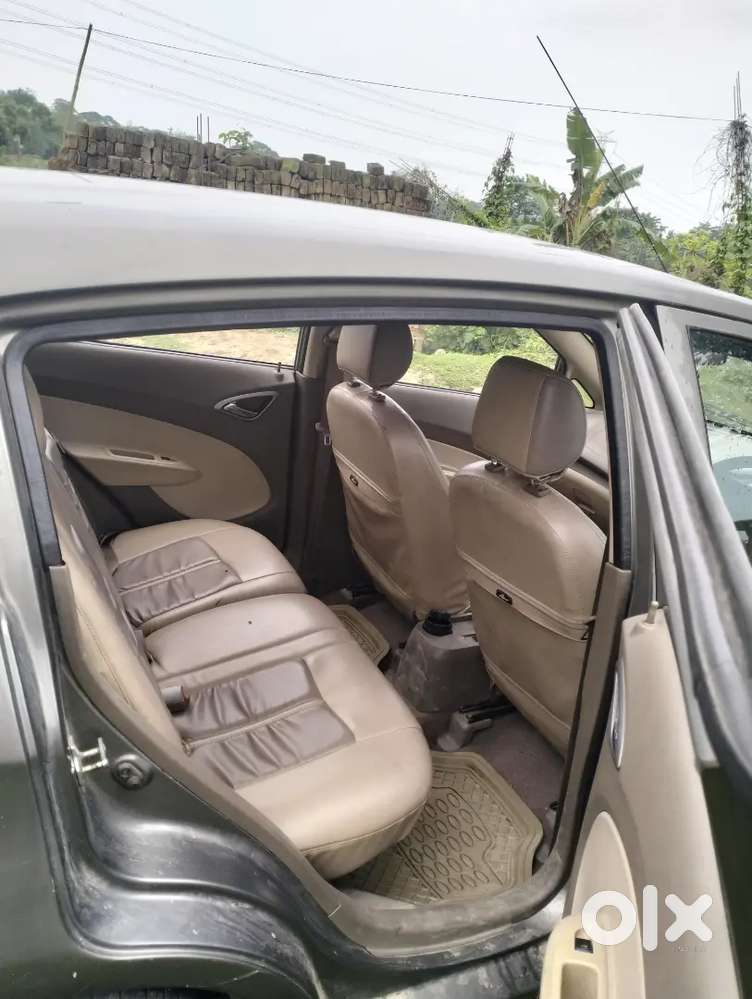 4 Power Window, Central Lock, Airbeg, In Built Stereo Etc