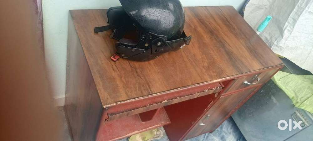 Computer table