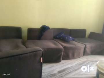 Old sofa set 2024 on olx