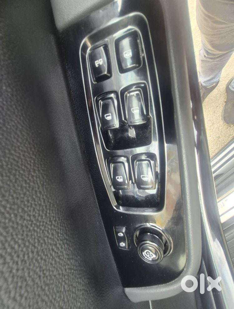 Mahindra Xuv700 2.0 Ax 7 Petrol At Str, 2024, Petrol