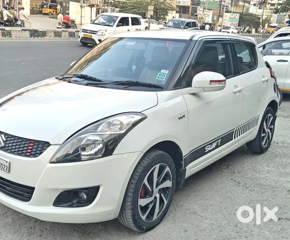 Swift 2013 Vxi White