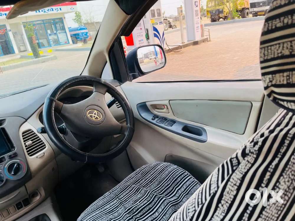 Toyota Innova Hycross 2011 Diesel 150000 Km Driven