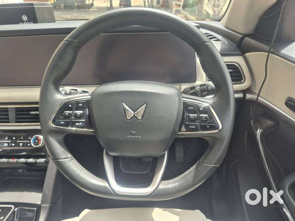 Mahindra Xuv700 2.0 Ax 7 Petrol At Str, 2024, Petrol