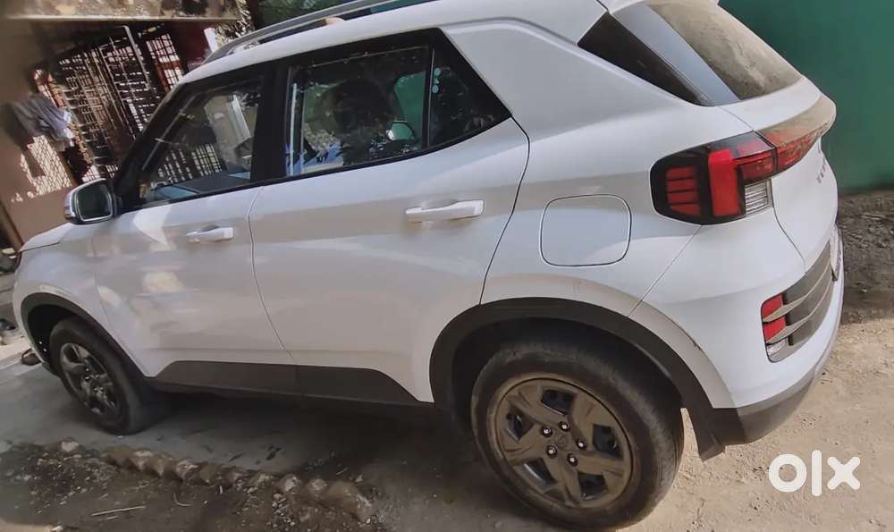 Hyundai Venue 2025  Well Maintained  1st Owner