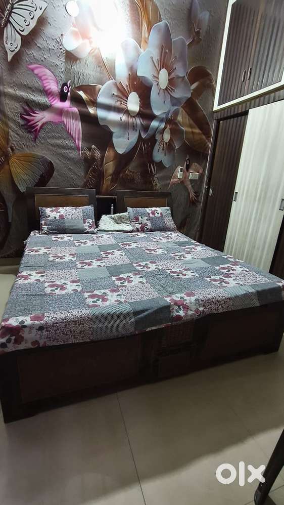 ️ KING SIZE BED + 6-INCH MATTRESS &mdash; FOR SALE! ️
