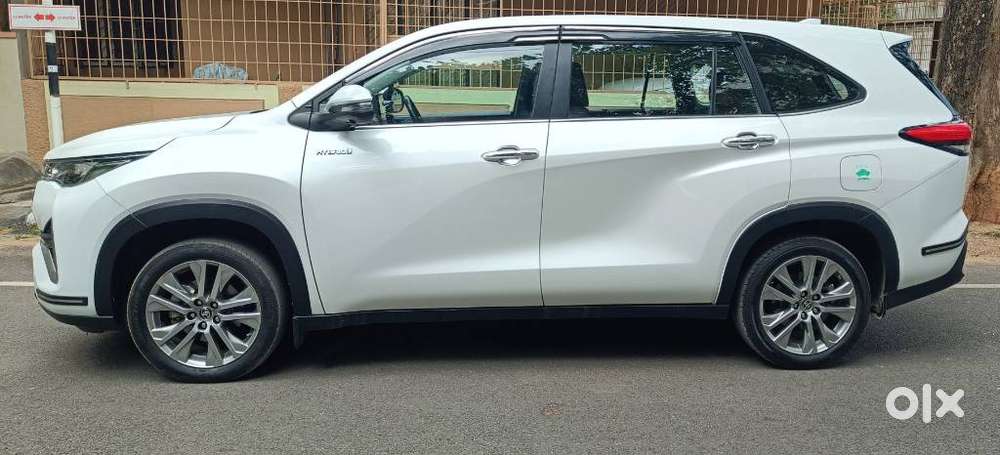 Toyota Innova Hycross 2.0 Zx Hybrid 7 Str, 2024, Petrol