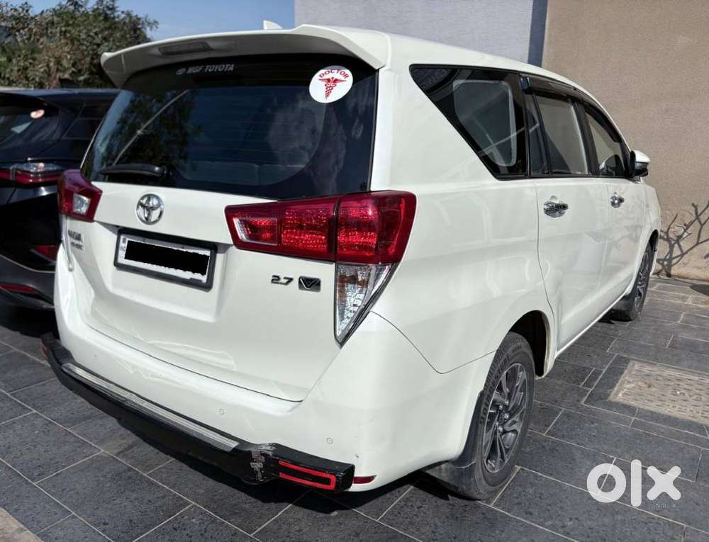 Toyota Innova Crysta 2.7 V, 2023, Petrol