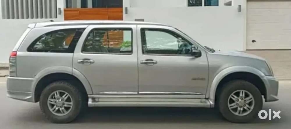 Isuzu Mu7 2015