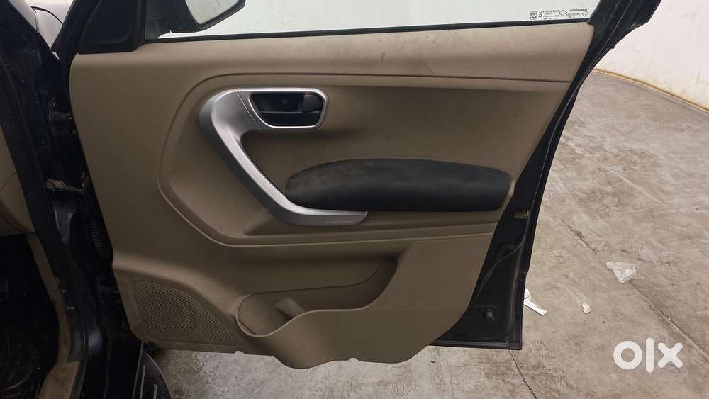 Mahindra Tuv 300 T10 Amt, 2018, Diesel
