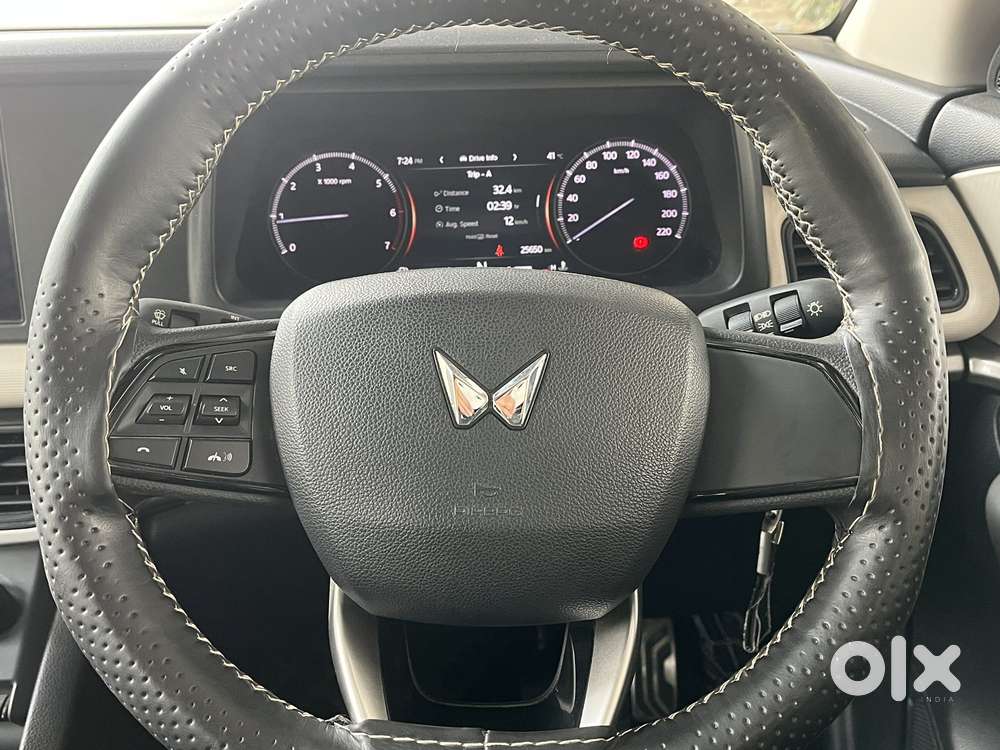 Mahindra Xuv700 2.0 Mx Petrol Mt 5 Str, 2023, Petrol