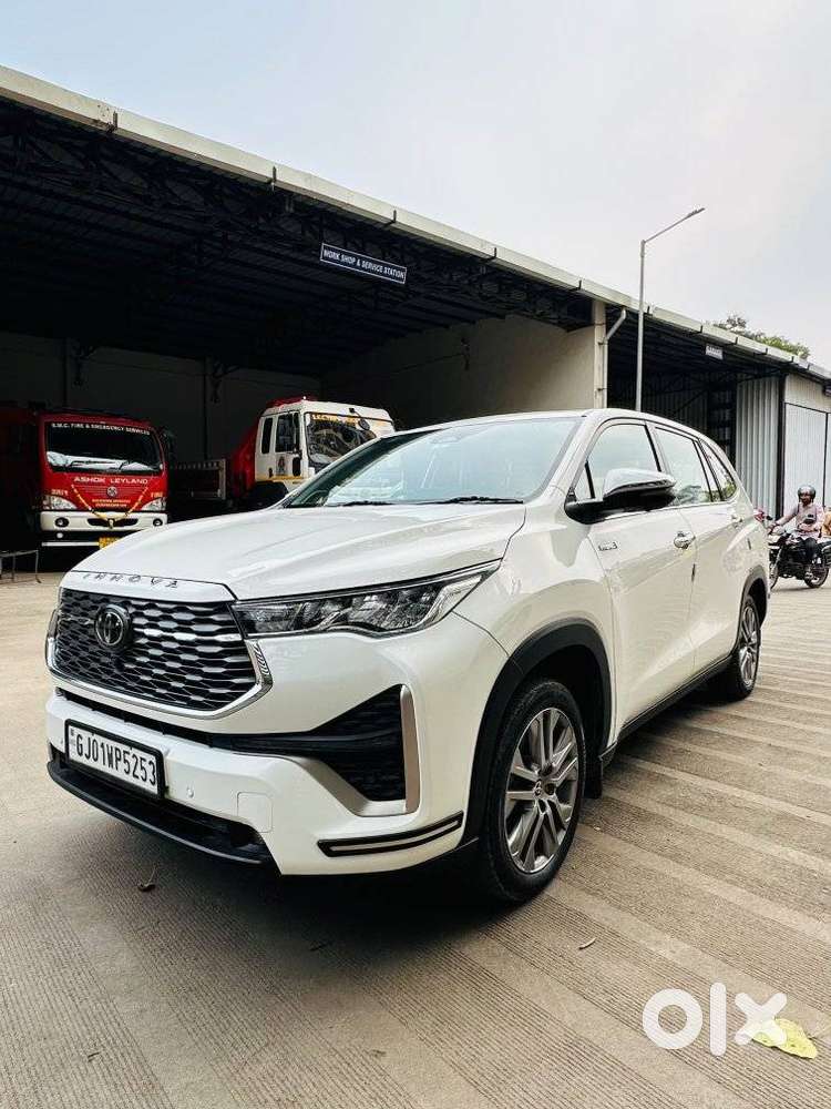 Toyota Innova Hycross 2.0 Zx (o) Hybrid 7 Str, 2023, Petrol