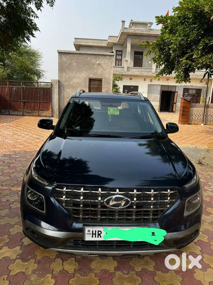 Hyundai Venue Diesel 2020 . Top Model With Sunroof With Service Record