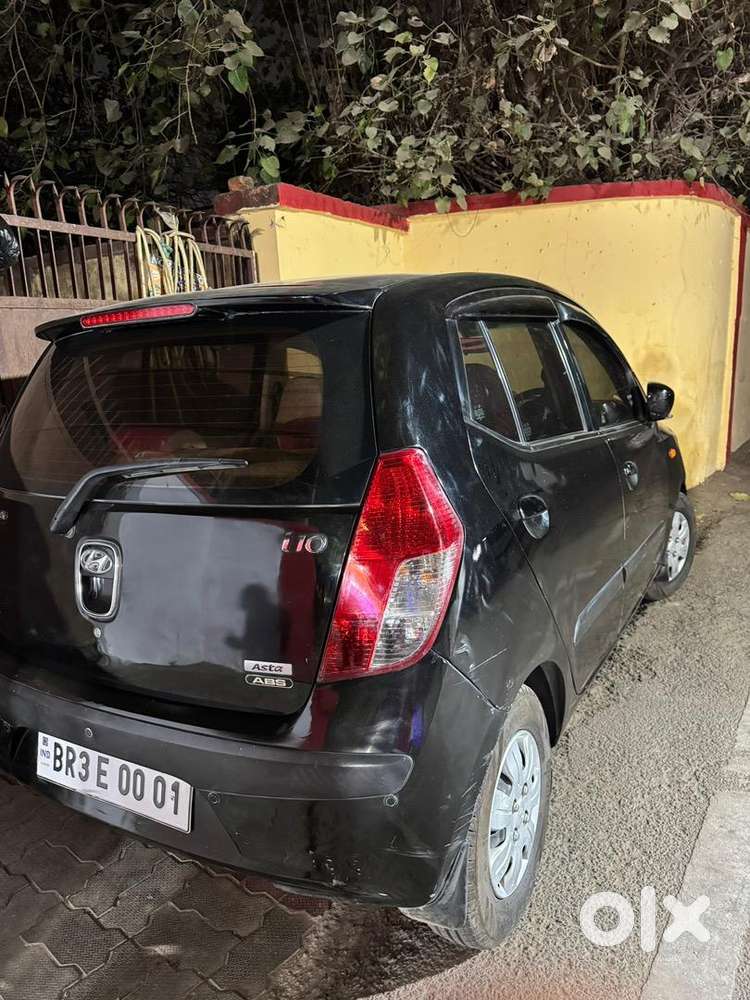 Hyundai I10 2010 With Sunroof And 0001 Number