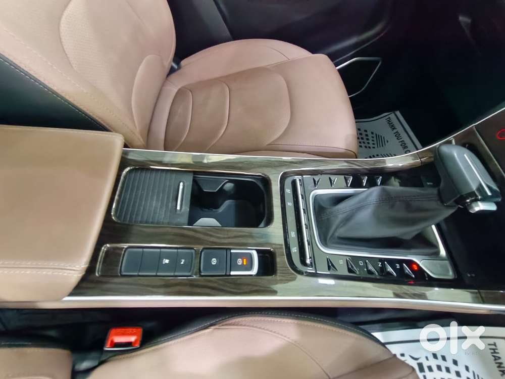 Mg Hector Plus Savvy Pro 1.5 Turbo Petrol Cvt 7 Str Dual Tone, 2024,..