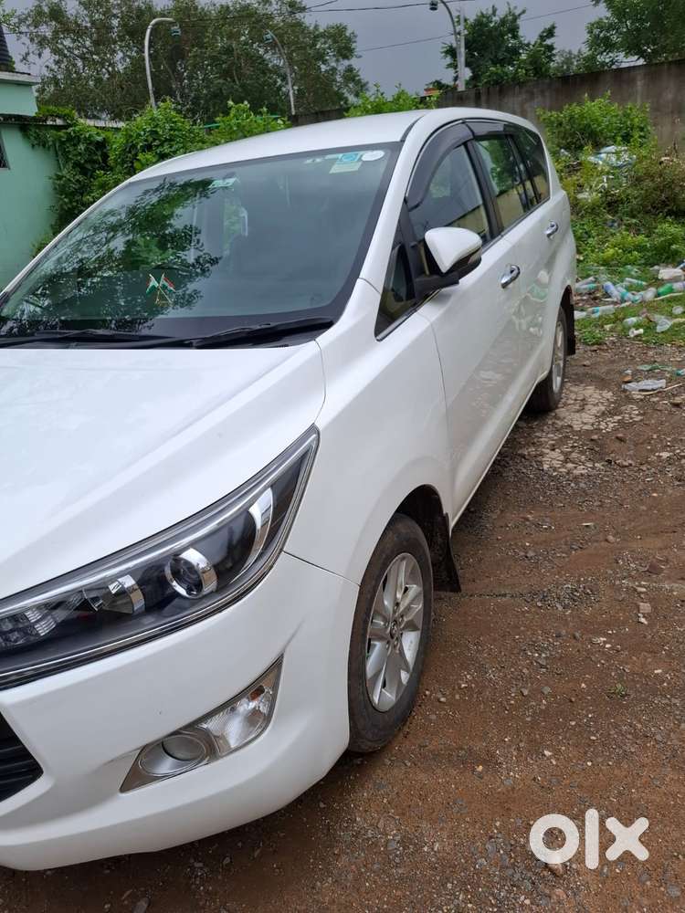 Toyota Innova Crysta 2.4 V, 2016