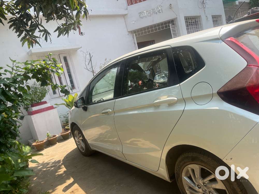 White Colour,automatic,only19000km Driven, Doctors Car Original Colour
