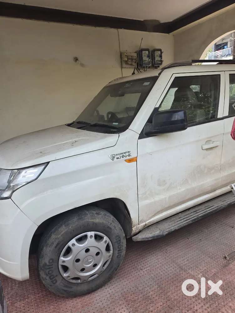7 Seatermahindra Tuv 300  T 6 Plus 2016 Diesel Manual