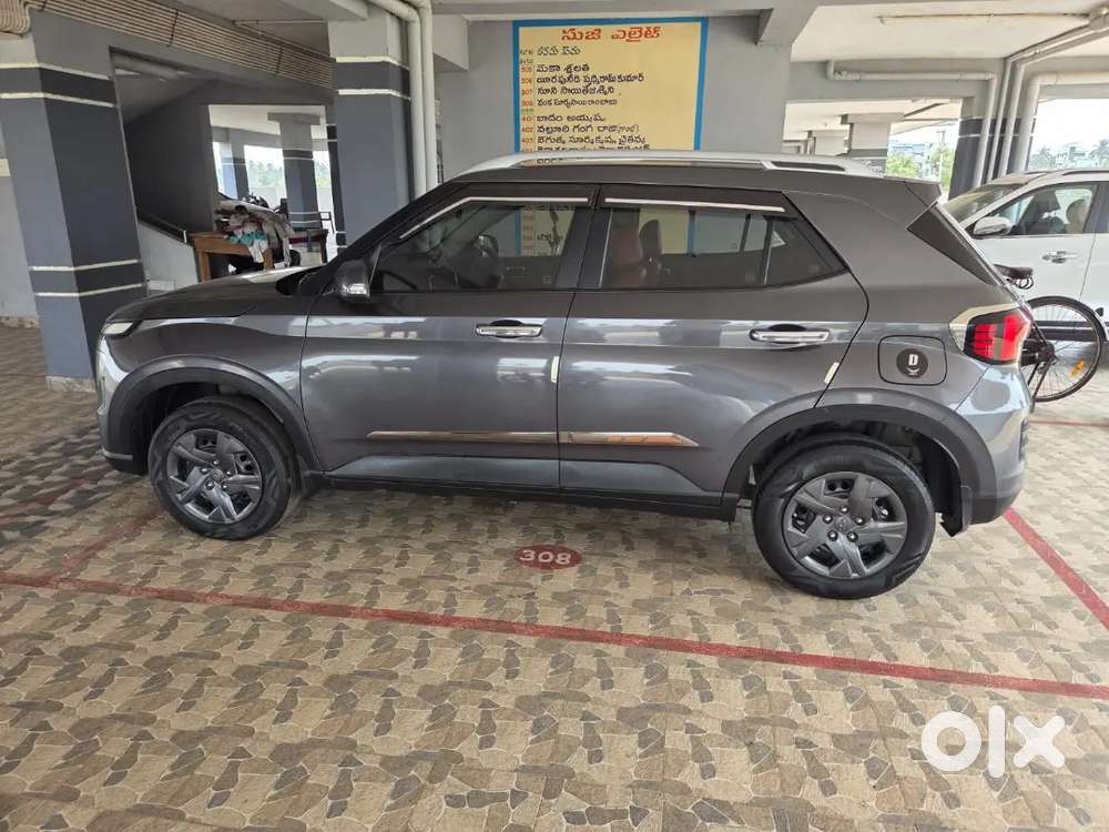 Hyundai Venue 2023 Diesel 61000 Km Driven