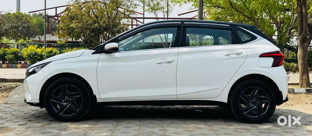 Hyundai I20 Sportz 1.2 Ivt Dual Tone, 2023, Petrol