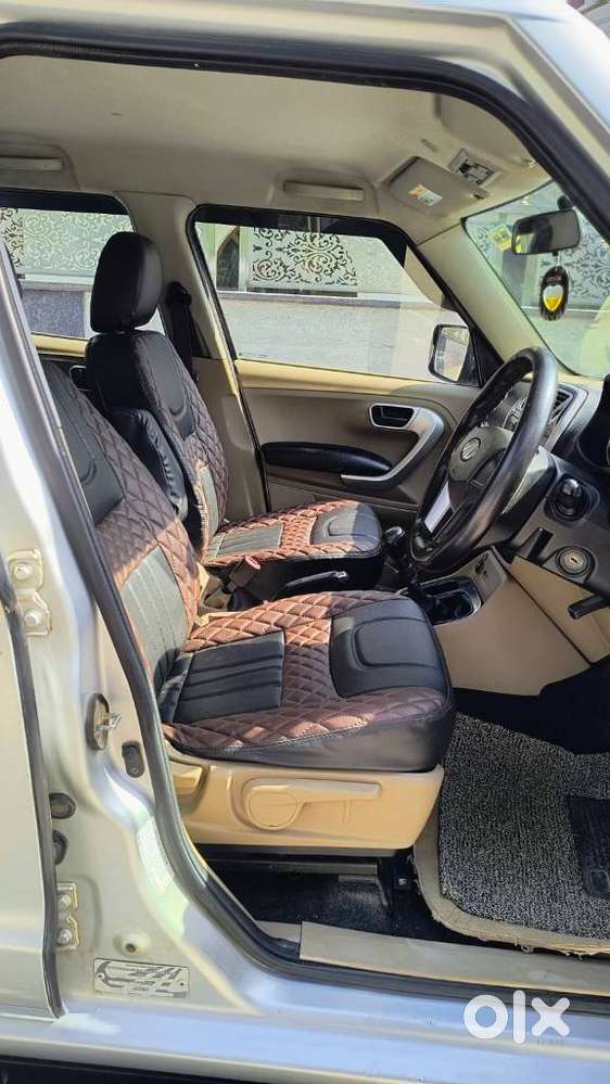 Mahindra Tuv 300 T8, 2017, Petrol