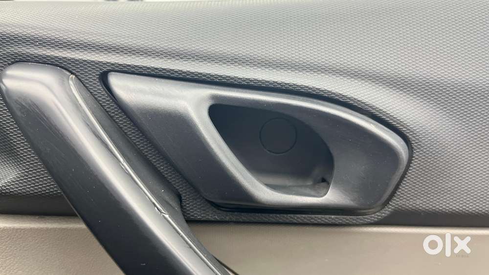 Tata Tiago Xe, 2018, Petrol