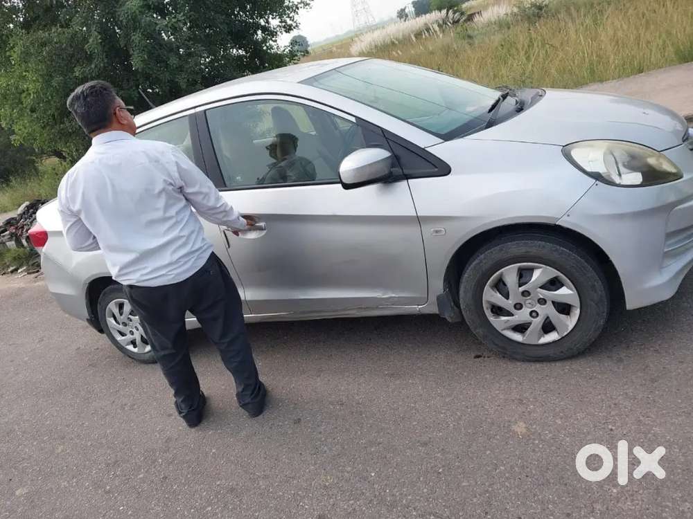 Honda Amaze Diesel Mt 2013hr Best Mileage And Condition