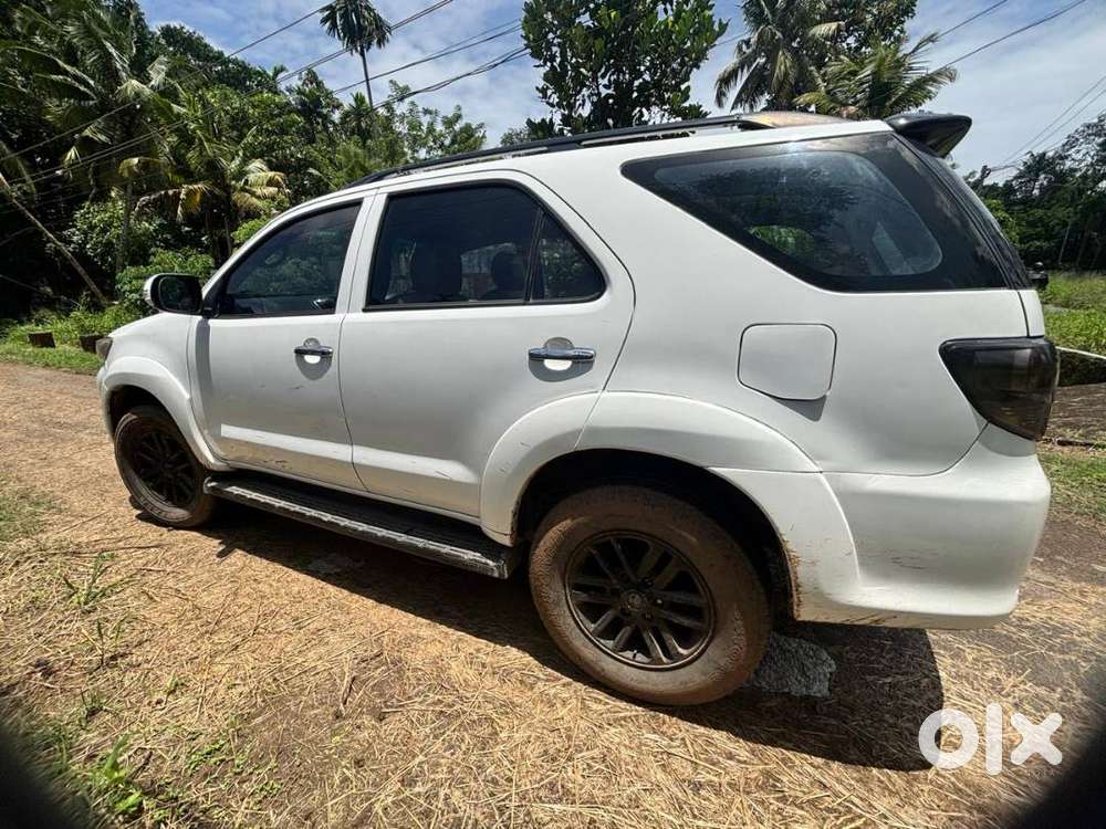 Toyota Fortuner 3.0 2012 **re Registered**