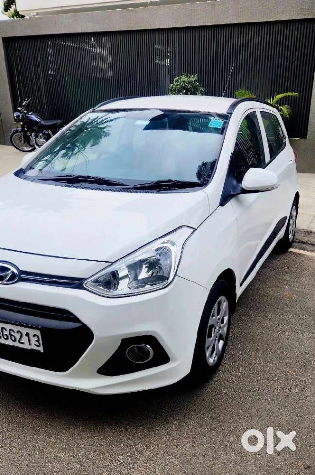 Hyundai Grand I10 Sportz, 2015, Petrol