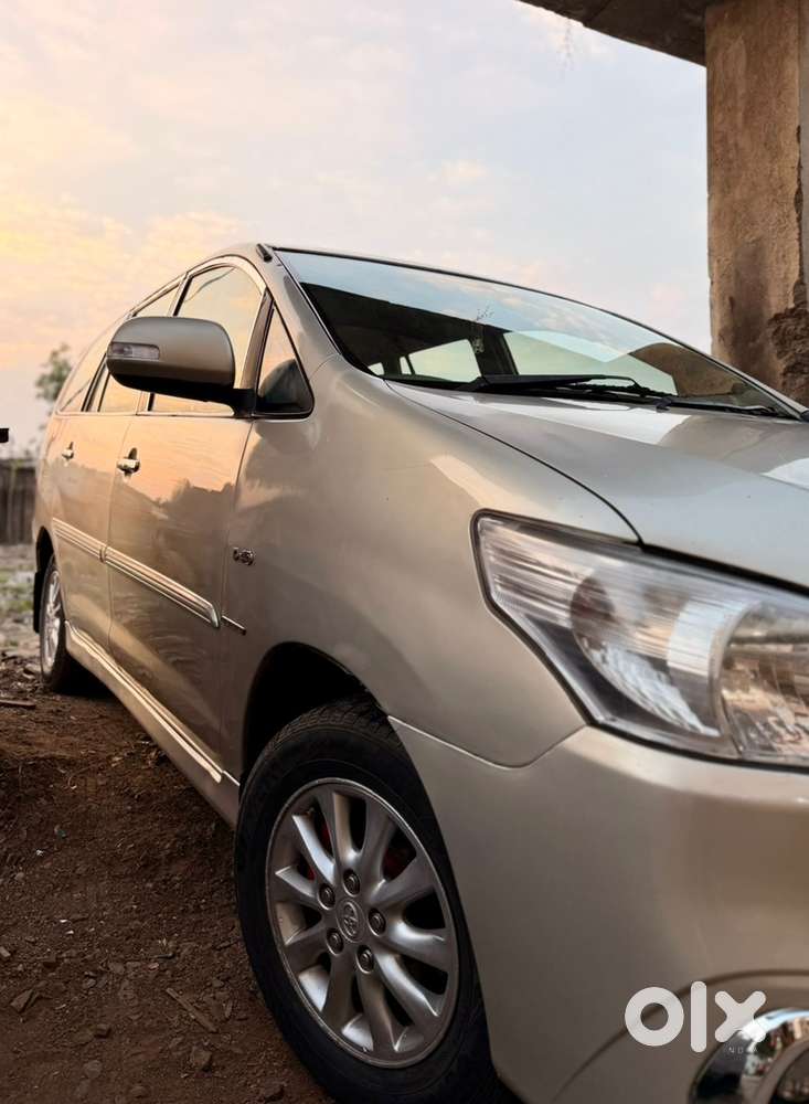 Toyota Innova 2.5v E4 8seat Well Maintained Car.