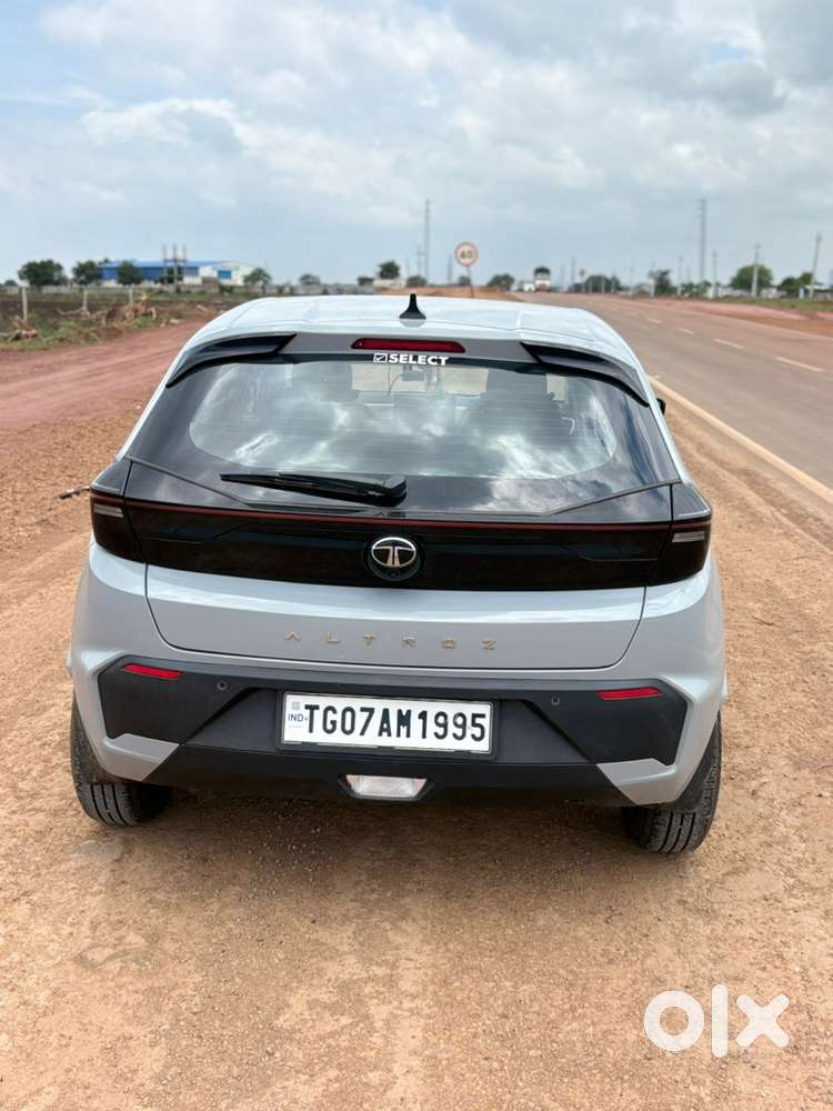 Tata Altroz Creative Petrol Manual 2025