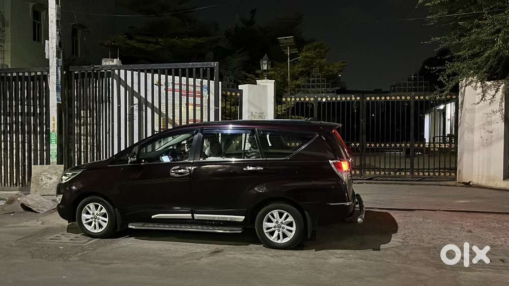 Toyota Innova Crysta - 2.4 G 2017