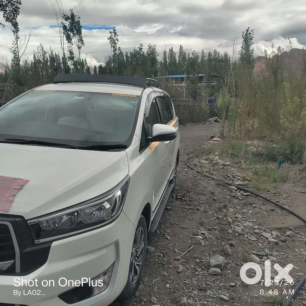 Toyota Innova Crysta Mt 2025