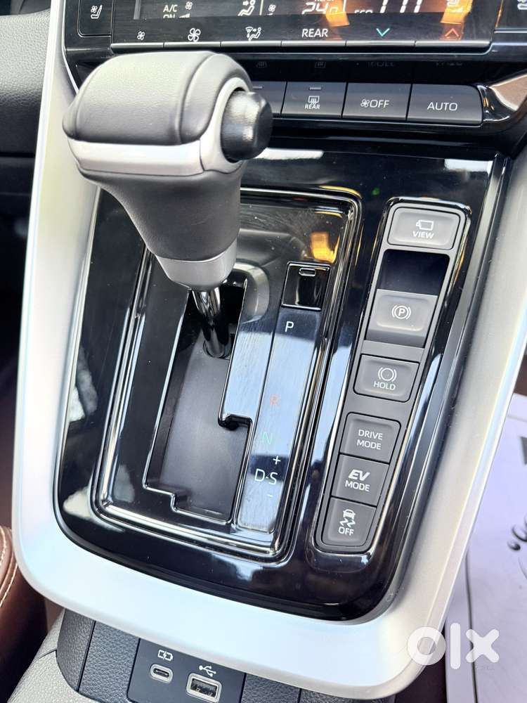 Toyota Innova Hycross 2.0 Zx (o) Hybrid 7 Str, 2024, Cng & Hybrids
