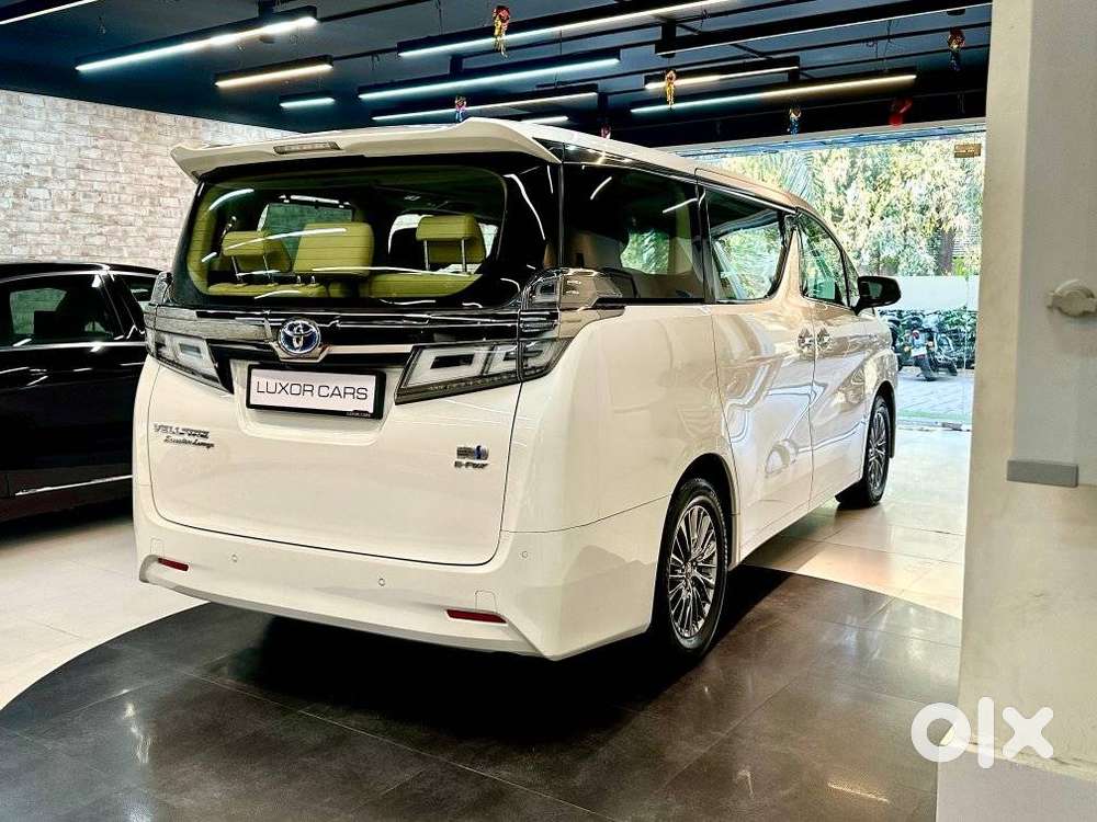 Toyota Vellfire 2.5 Hybrid, 2022, Petrol