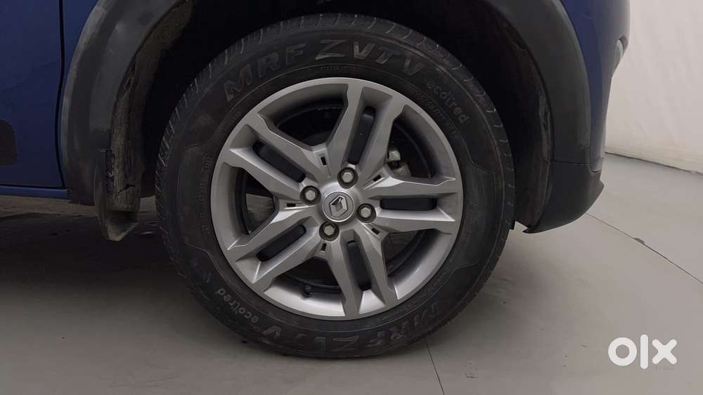 Renault Triber Rxz, 2023, Petrol