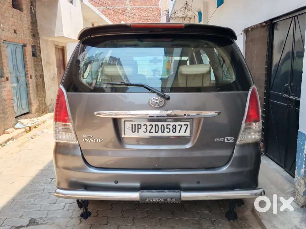 Toyota Innova 2011 Diesel 200000 Km Driven