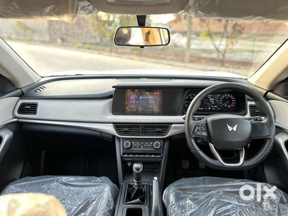 Mahindra Xuv700 Mx Diesel Mt 5 Str (e), 2022, Diesel