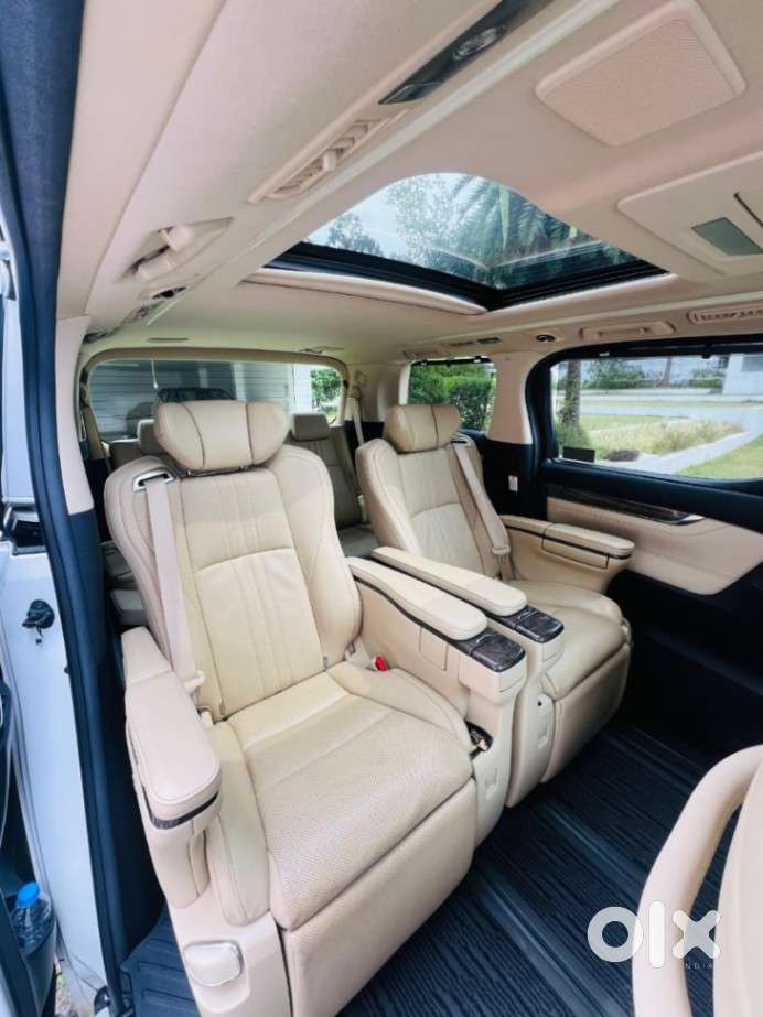 Toyota Vellfire Vip – Executive Lounge, 2022, Petrol