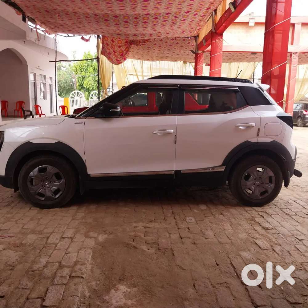Mahindra Xuv 3xo 2025 Petrol 4000 Km Driven - Like New Condition