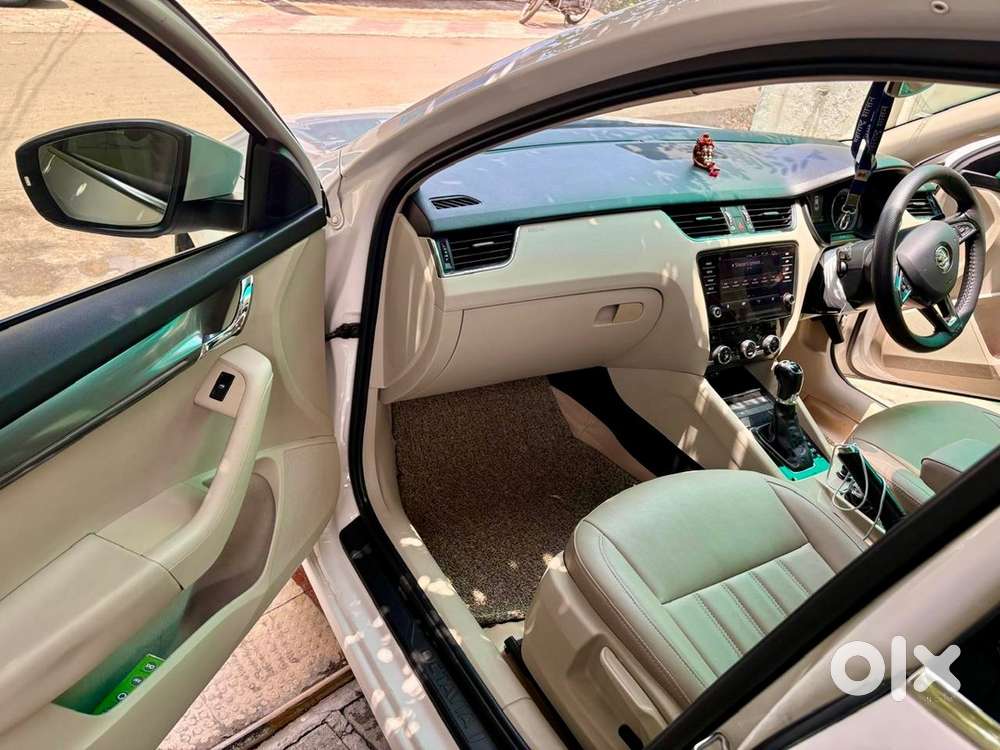 Skoda Octavia 2017 Petrol Style Car
